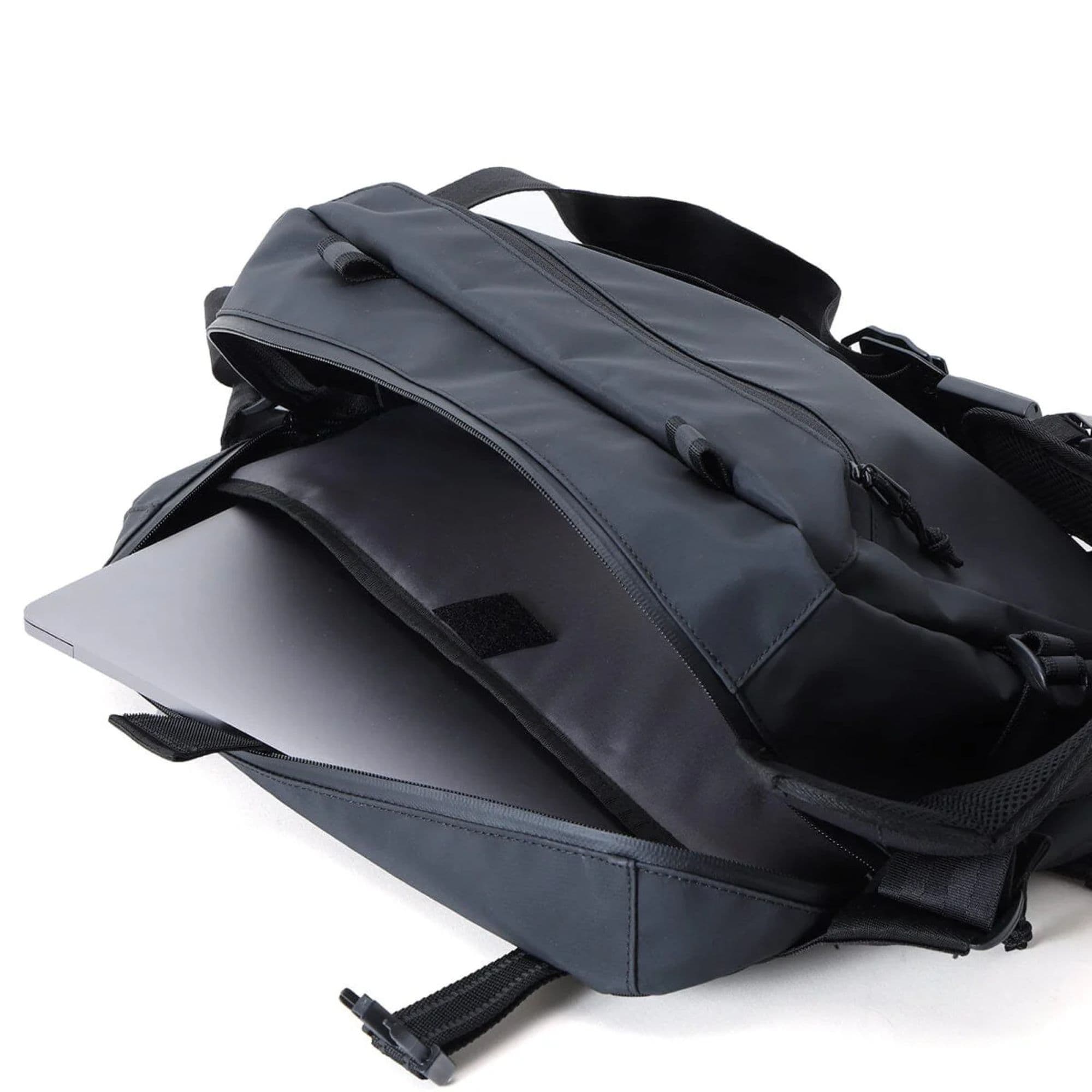 Kadet Max n Black Tarp with a computer in it #color_black tarp