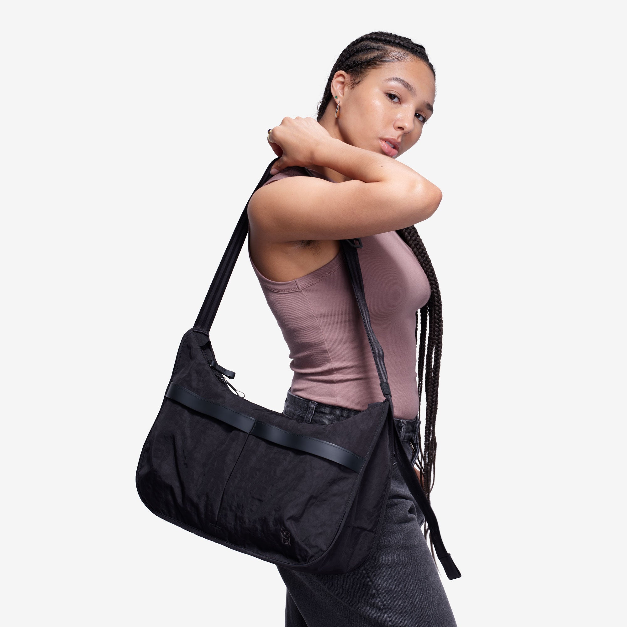 Yoyogi on a woman holding it on her shoulder #color_black
