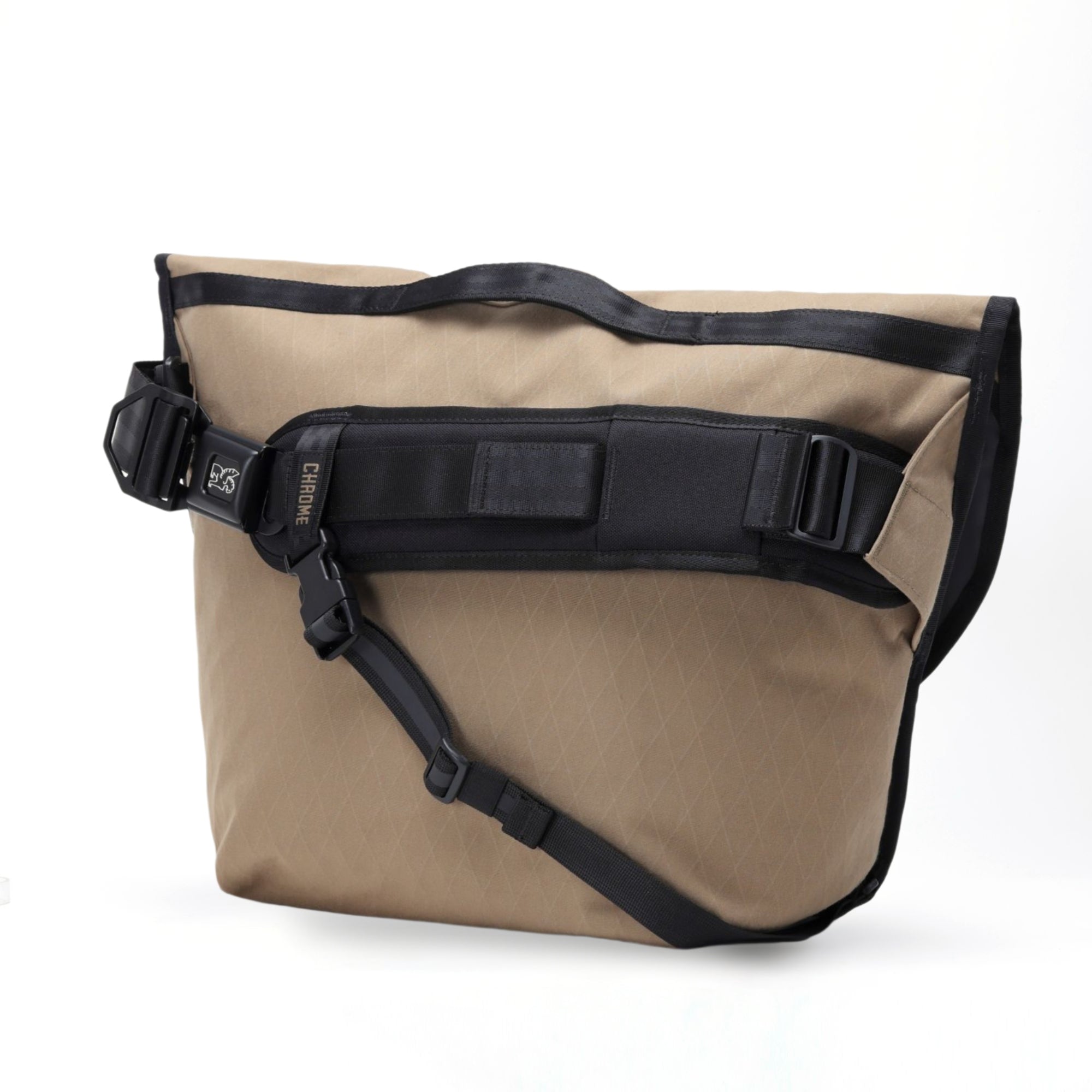 The back of the Citizen 15L Messenger in brown x fabric #color_coyote x